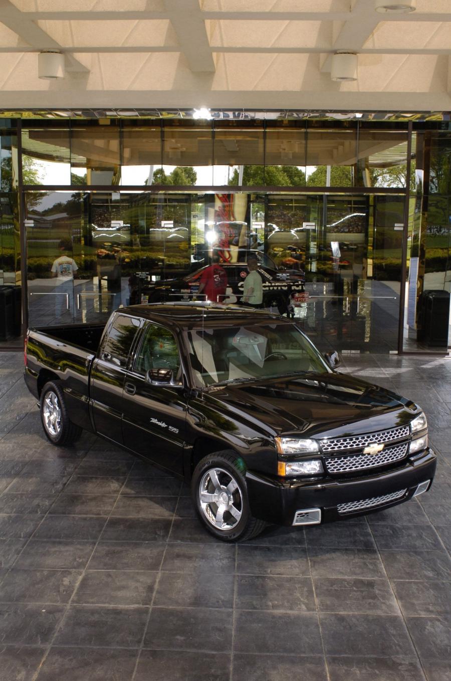  Chevrolet Silverado Intimidator SS 2006 года  (фото 18 из 18)